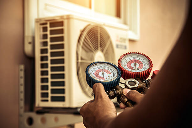Professional Ac Installation technician working in Deer Park, NY